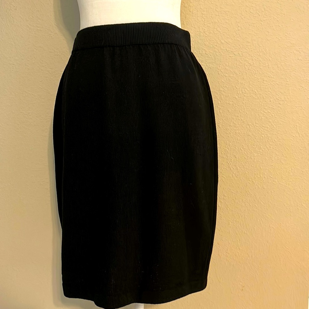 Classic Black ST JOHN Basics Skirt in Santana Knit
